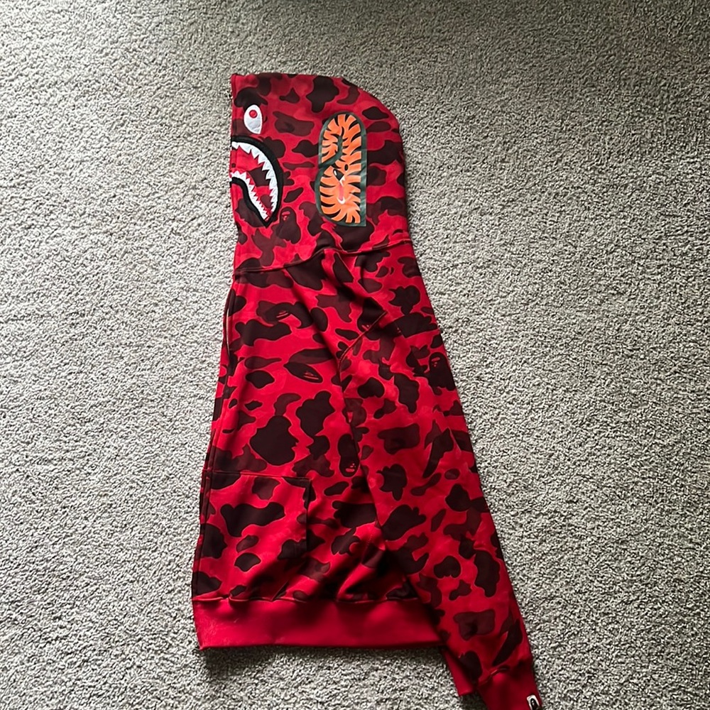 *USED* BAPE “WGM” red and black camo REPs